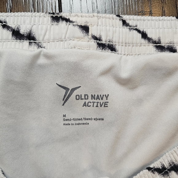 Old Navy Active Shorts - Picture 7 of 7